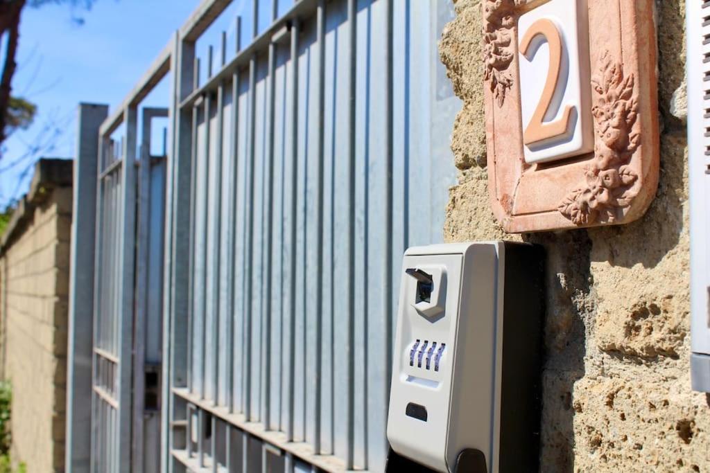 フィウミチーノThe Garden House Fco, Self Check In And Free Private Parkingアパートメント エクステリア 写真